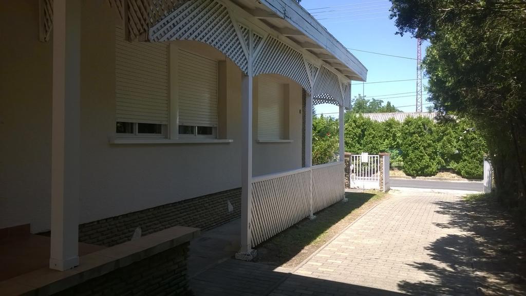 Eva Vendeghaz Villa Balatonlelle Exterior foto